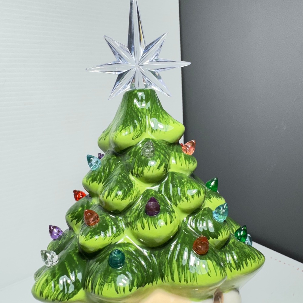 Vintage Style Ceramic Light Up Santa Christmas Tree Figurine Battery Operated - Picture 5 of 12